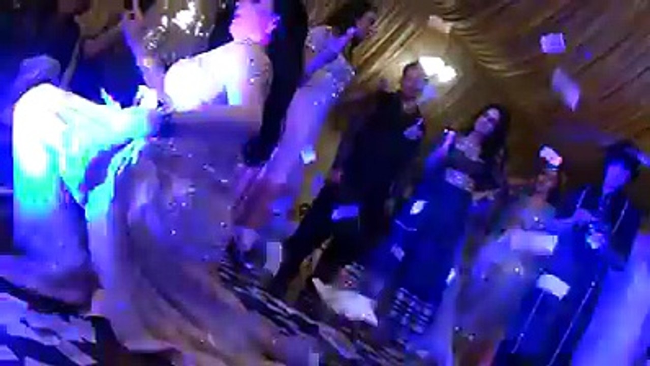 ---BAS ARYA BY ROSHANI - MUJRA DANCE IN WEDDING 2016 - YouTube
