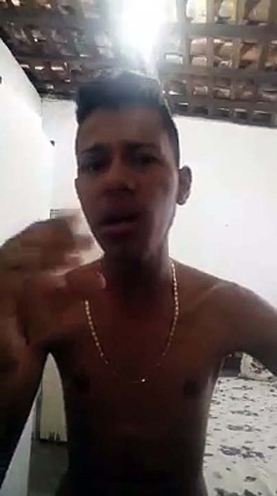 encabulado com essas meninas