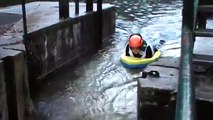 Le championnat de France de descente 2012 en Nage en Eau Vive. glissière critérium.MPG