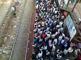 Посадка на индийскую электричку