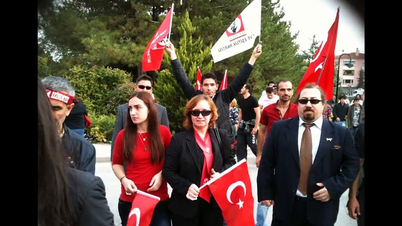 HAK  VE  EŞİTLİK  PARTİSİ  ANKARA İL BAŞKANLIGI  ANITKABİRDE