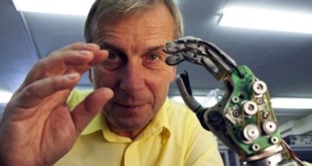 Prof. Dr. Kevin Warwick: "Makineler Vücudun Uzantısı Olarak Kullanılabilir"