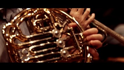 Un beatboxer accompagné par un orchestre symphonique