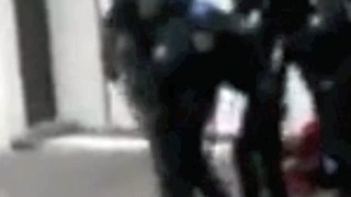 Violence policière (extrait vidéo au ralenti) - Nantes 24 mars 2016