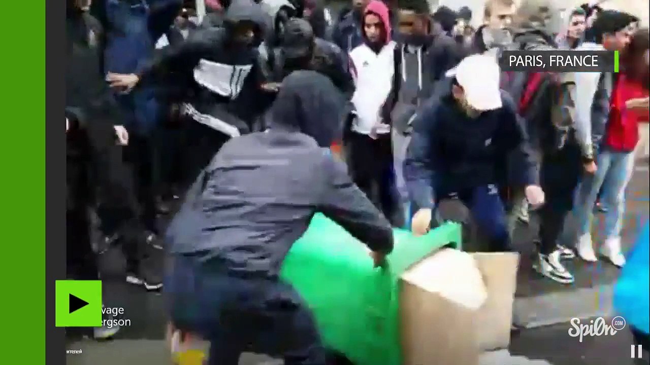 Le commissariat  attaqué par des jeunes à Paris manifestent contre la violence policier