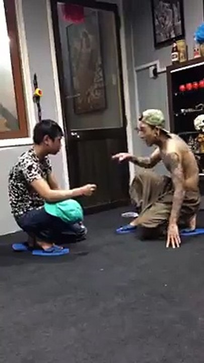 thanh niên săm trổ troll bạn