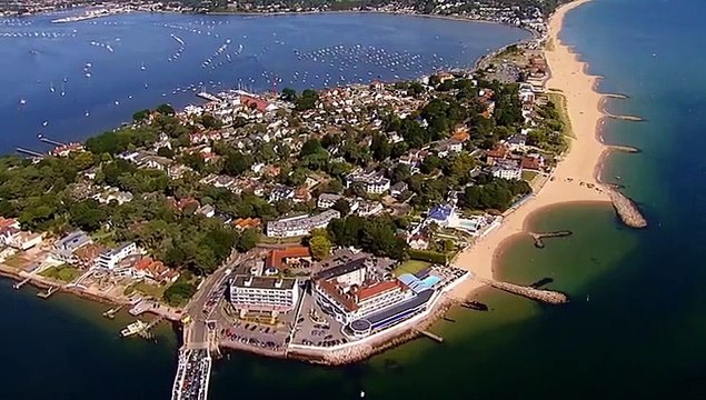 Metal detectorist on harbour.lives S2 Ep5 Metal Detecting towards the end of vid