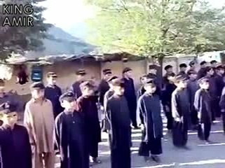 وزیرستان کے مڈل سکول میں پشتو زبان میں ترانہ صبح کی اسمبلی کے دوران لائیک تو بنتا ہے صاحب —