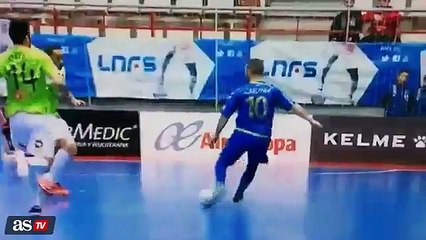 Última maravilha de Ricardinho é de levar as mãos à cabeça