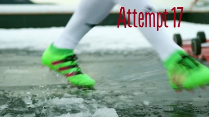 74 Metrelik Otel Çatısından Sahaya Orta Açan Futbolcular