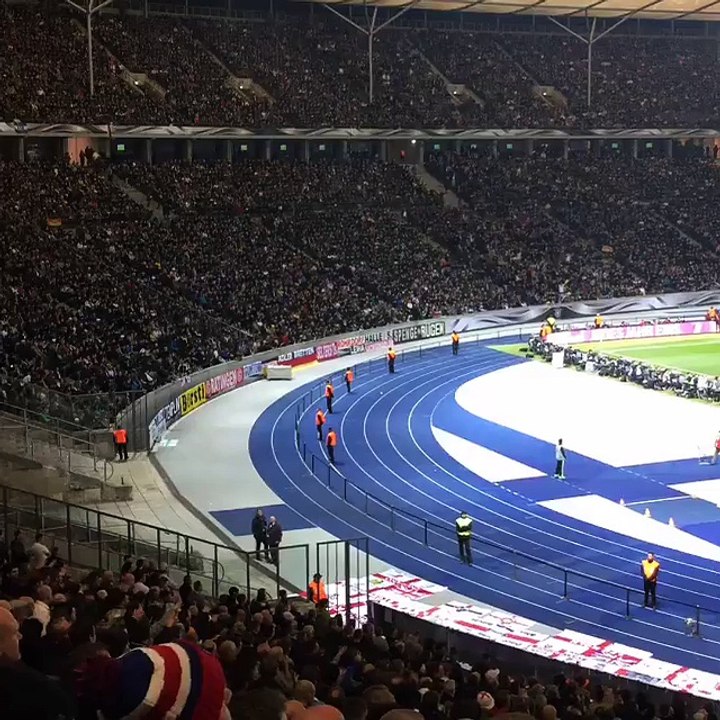 England fans react to German 'Mexican wave'  Germany 1 - 0 England - 26-03-2016 Friendly Match