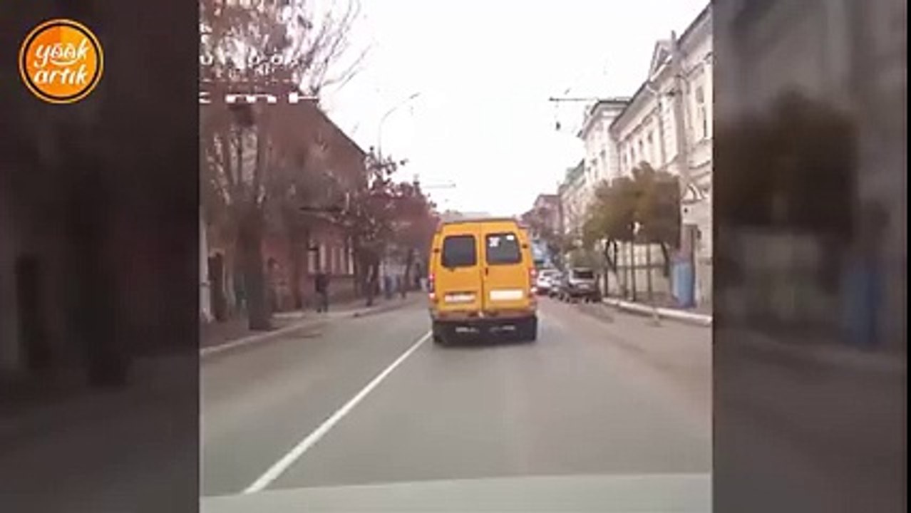 Dikkatsiz adam az kalsın canından oluyordu.