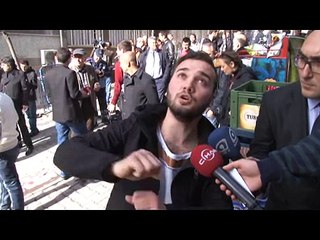 Patlamanın izleri temizleniyor