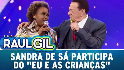 Sandra de Sá canta com participante do quadro Eu e as Crianças