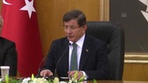 Davutoğlu'ndan Şehit Babasına Canlı Yayında Taziye