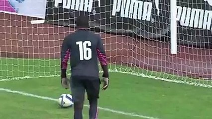 Le Sud-Africain Hlompho Kekana inscrit un but magnifique après un tir de 60 mètres environ