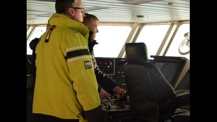 Boulogne-sur-Mer : le paquebot Balmoral entre dans le port, guidé par le pilote