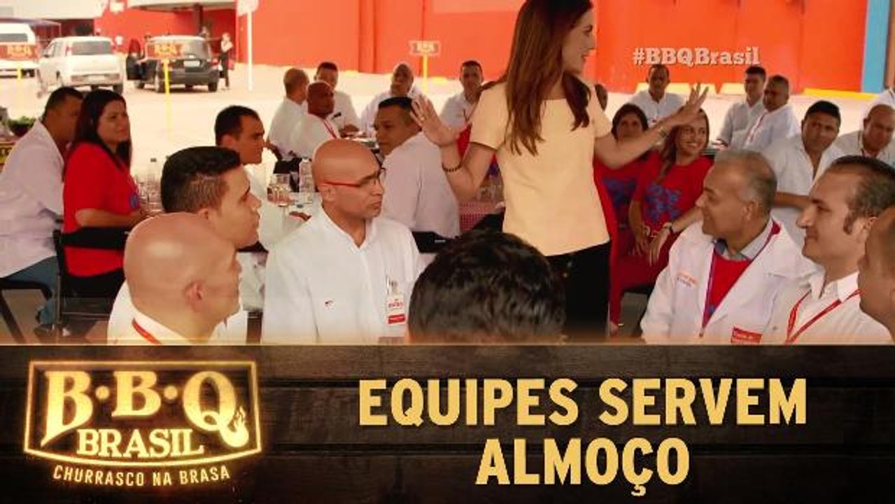 Equipes servem almoço