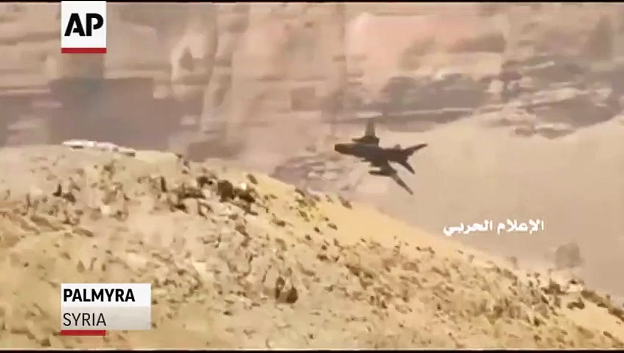 Syrian video shows battle for Palmyra.