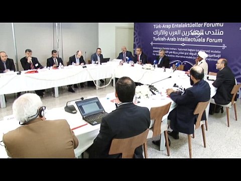 Türk ve Arap aydınlar, İstanbul'da Müslümanın devletle imtihanını konuşuyor