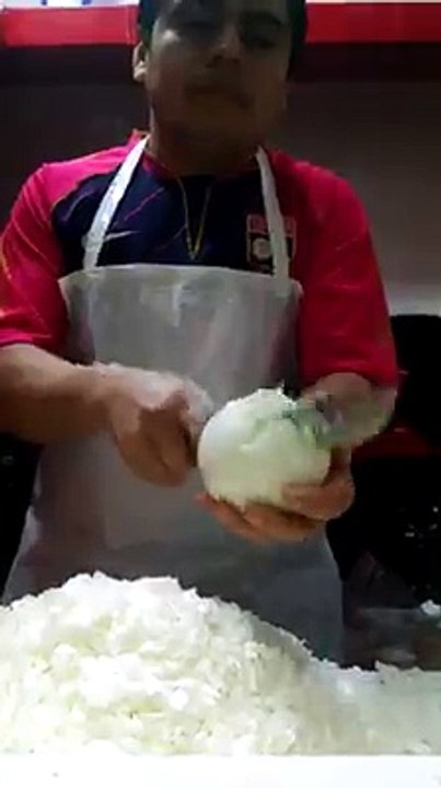 Chopping onions like a Ninja | לקצוץ בצל כמו נינז'ה