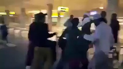 Junaid Jamshed gets beaten up at Islamabad Airport