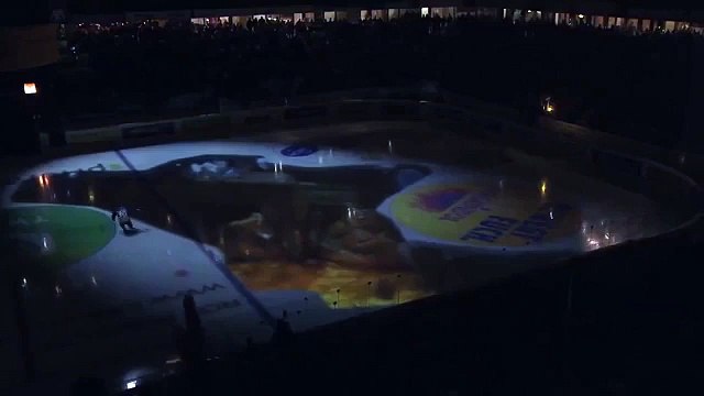 Крутые спецэффекты во время перерыва хоккейного матча