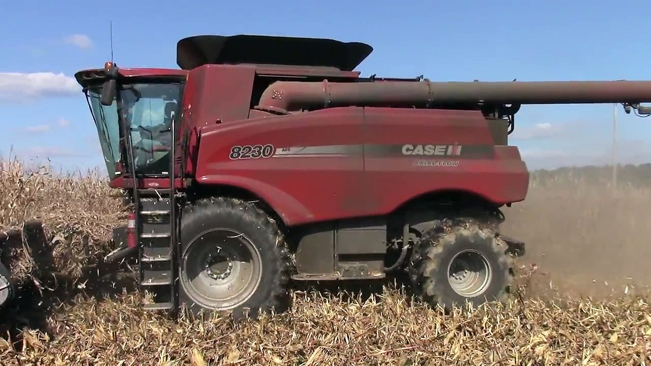 Case IH 8230 Axial-Flow Combine