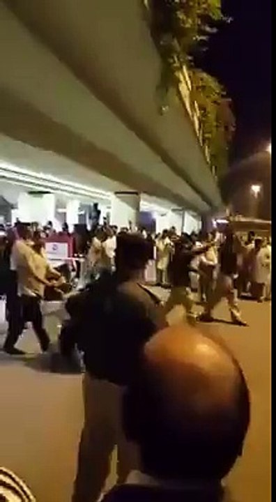 Cricket Team Arrives