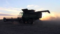 John Deere S690 Combine on Tracks