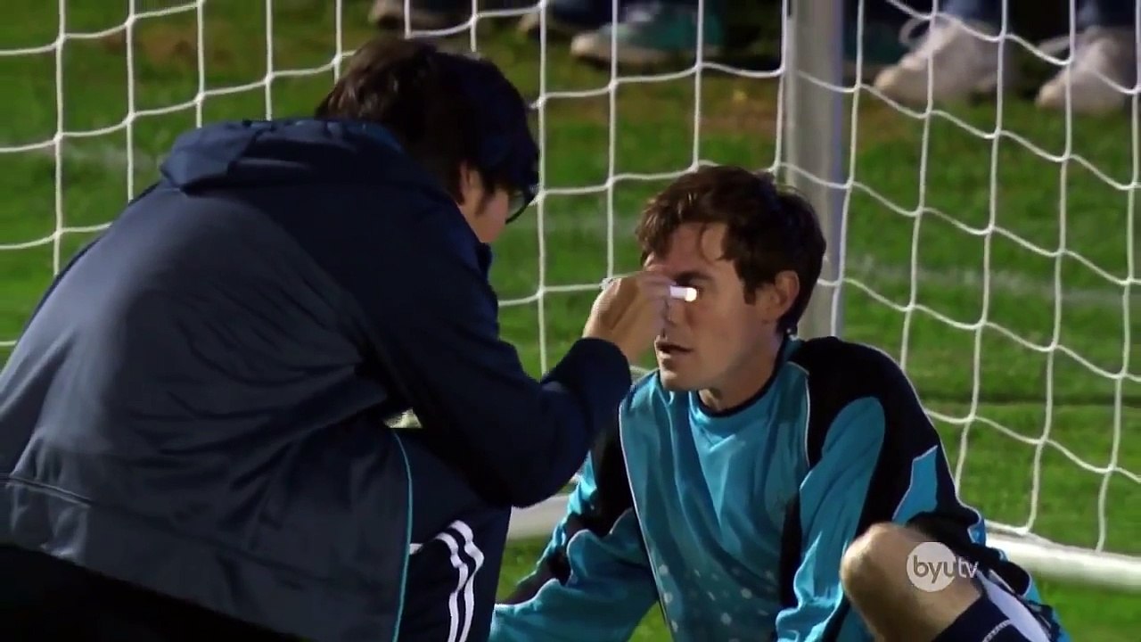 Hài bóng đá - Thủ môn ăn đủ 5 quả sút phạt đền vào mặt