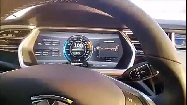 Электромобиль Tesla S зимой Зима Электромобиль Tesla S