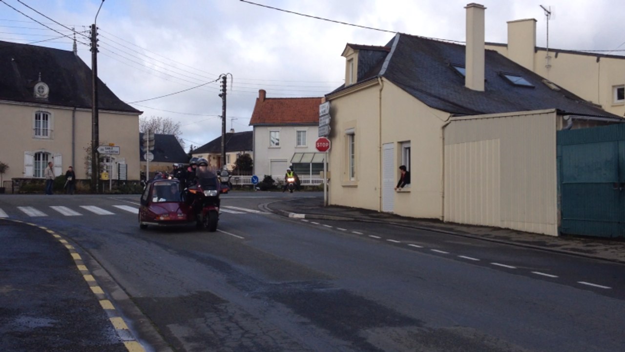 Des milliers de motos et side-cars traversent le sud de la Mayenne