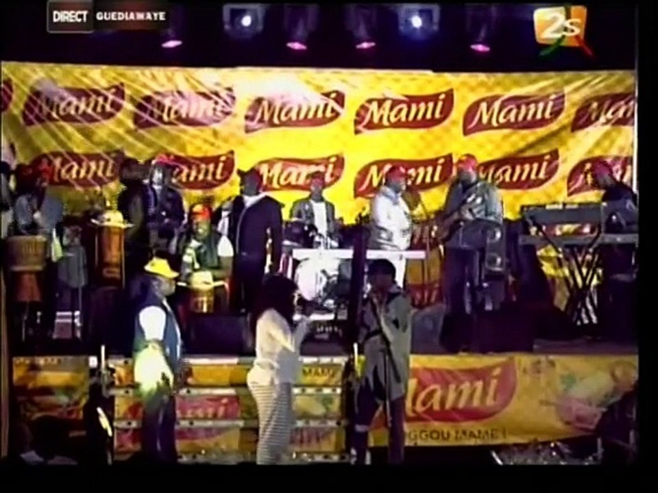 Vidéo: Didier Boubs et Waly Seck caressent le ventre de Ndeye Gueye et lui demendent si… Regardez