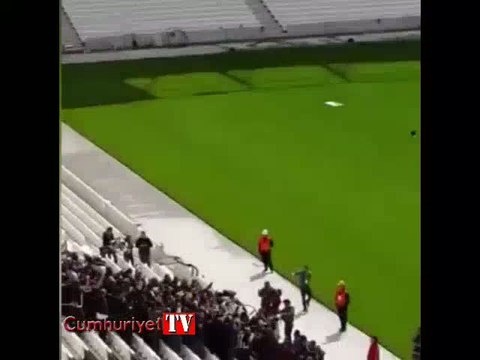 Vodafone Arena'da Beşiktaş taraftarından ilk tezahürat