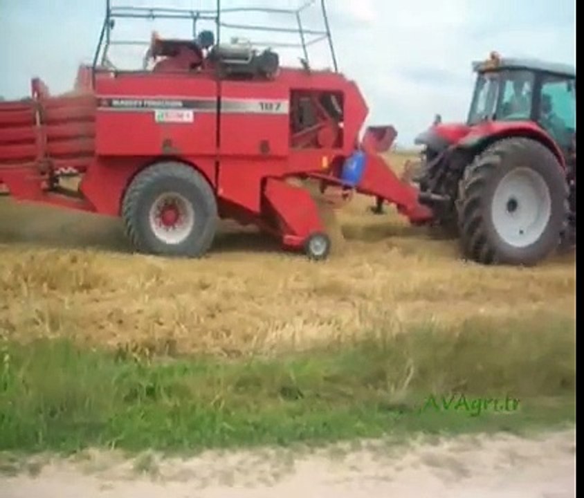Pressage de la paille 2007 avec un ensemble MASSEY