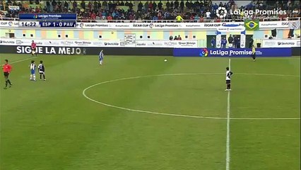 Kaleci orta sahadan gol attı