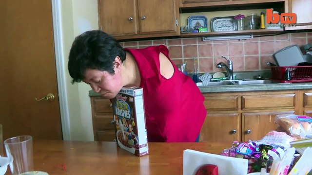 Cette mère et son fils sont nés sans bras. Quand on voit ce qu’ils arrivent à faire ensemble? C’est inspirant!