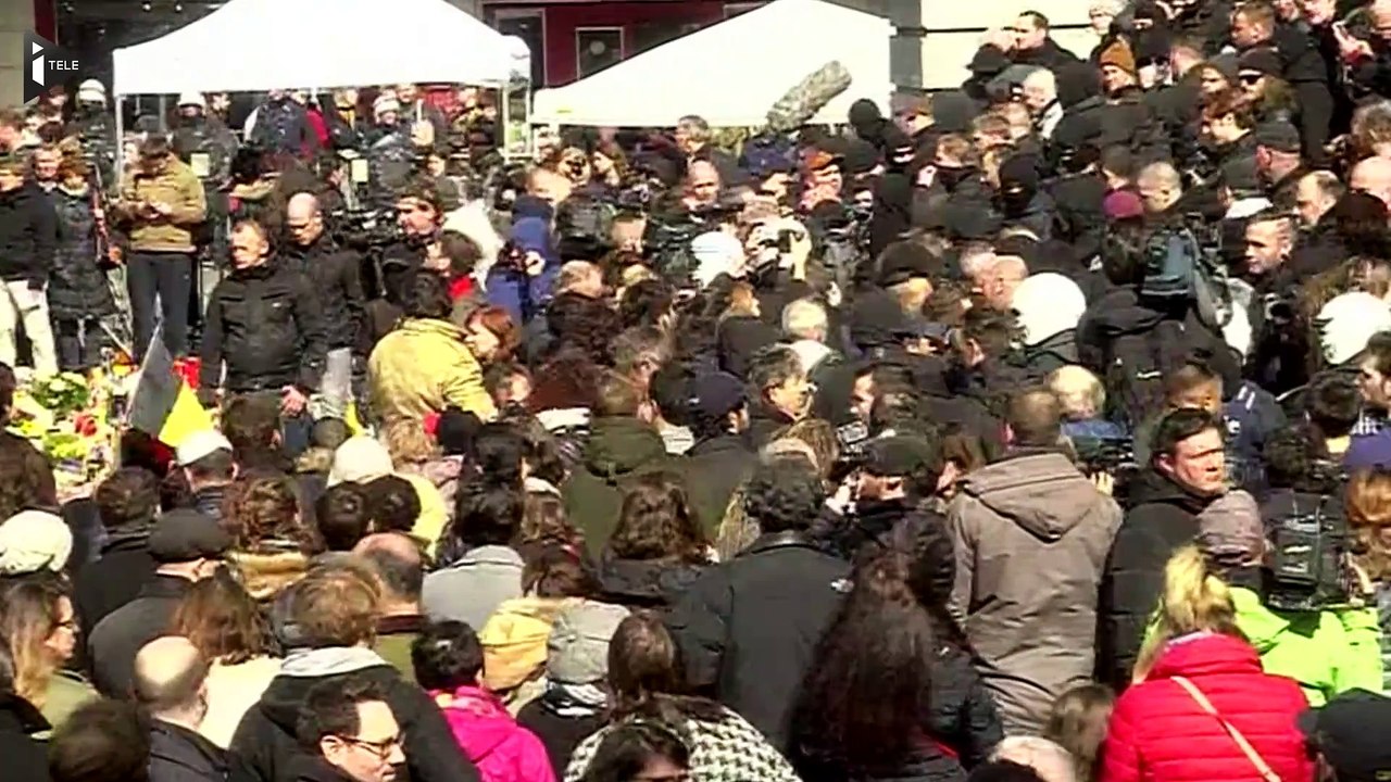 Des militants d'extrême droite défient le rassemblement pacifique