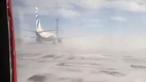 Самолет сдувает в аэропорту Норильска