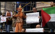 مصرية ترتدي رداء ساخر من شركة اورانج وتطلب بتكسير الشريحة