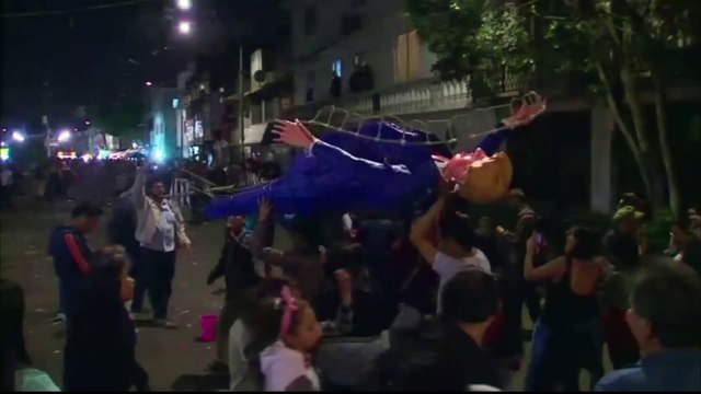 Mexicans burn Donald Trump effigy in Easter ritual