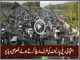 Mumtaz Qadri Rally Marching Towards Parliament