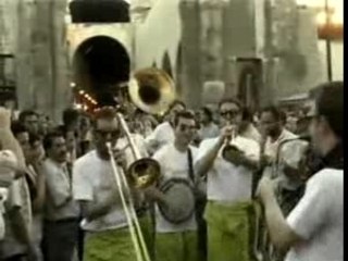 Le gros tube tient le bon bout :)