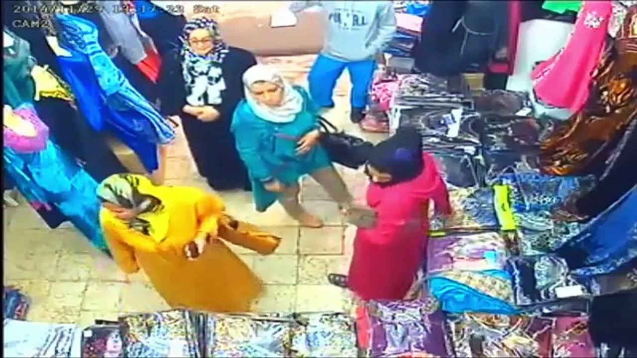 طنجة: كاميرات المراقبة توثق نساء متخصصات في سرقة المحلات