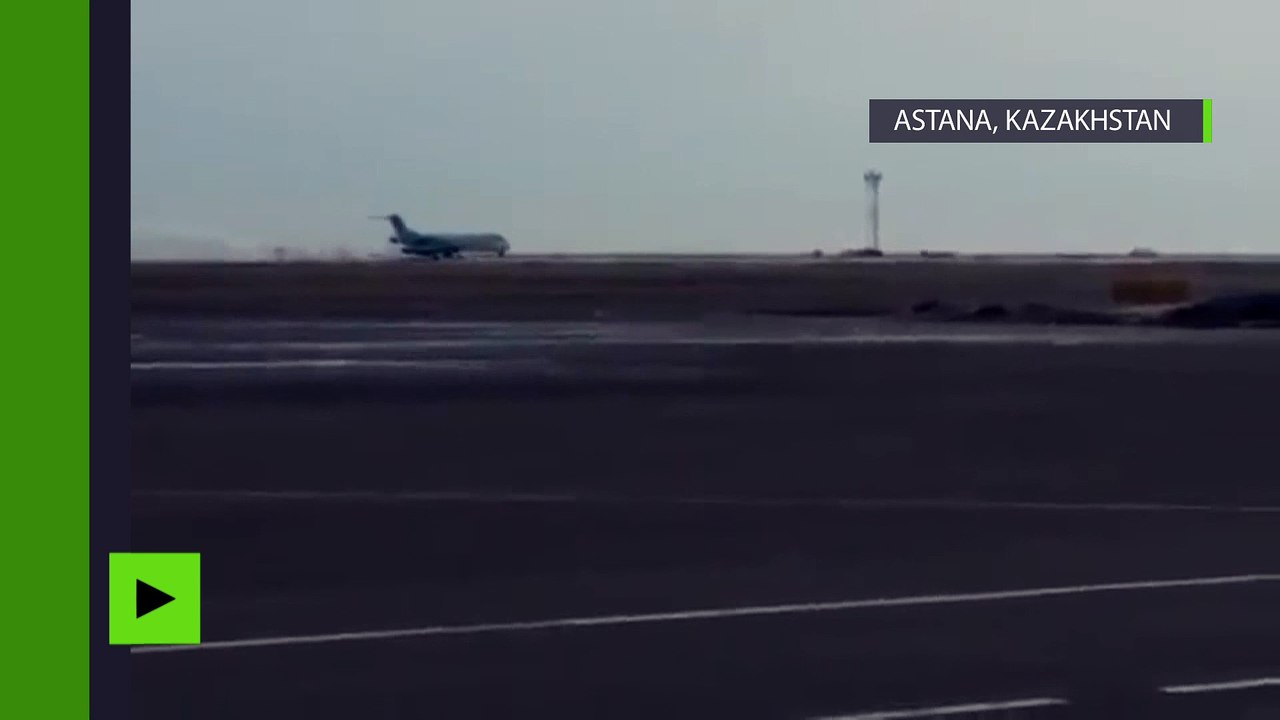 Kazakhstan : un avion atterrit sur le ventre pour cause de train d'atterrissage en panne