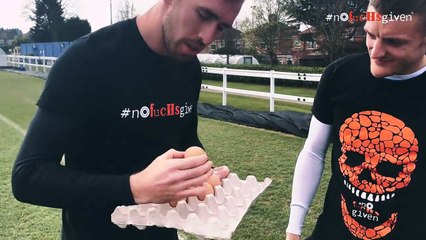 Jamie Vardy get an egg smashed on his head