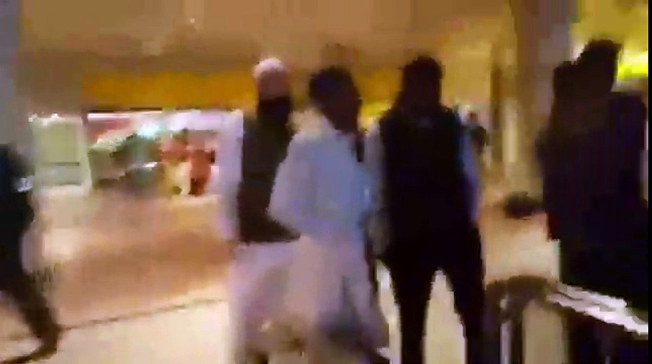 Islamabad Airport par Jonaid Jamshaid Ko Thapar mare ge.