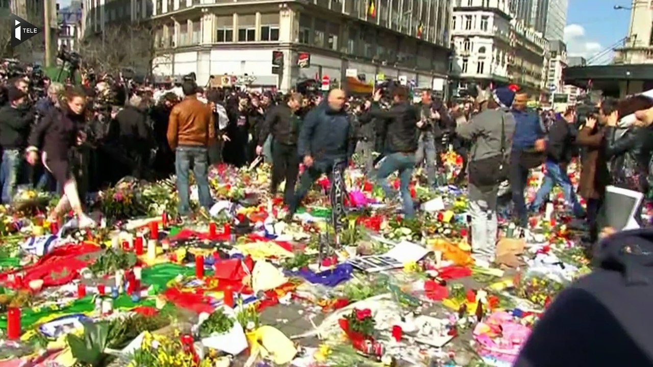 Des militants d'extrême-droite perturbent le rassemblement pacifique Place de la Bourse
