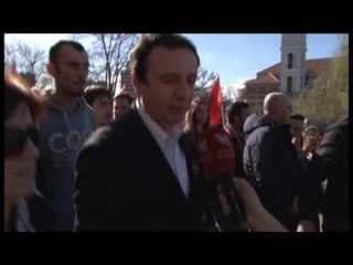 Prishtinë, Qytetarët në rrugë me flamuj kuq e zi ultimatum qeverisë, afat deri në 27 Shkurt